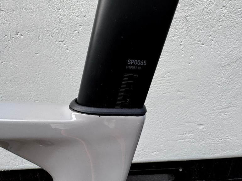 Canyon Roadlite:ON CF 9 LTD 2023 2023 Urban usato, Grigio chiaro — immagine 9 di 15
