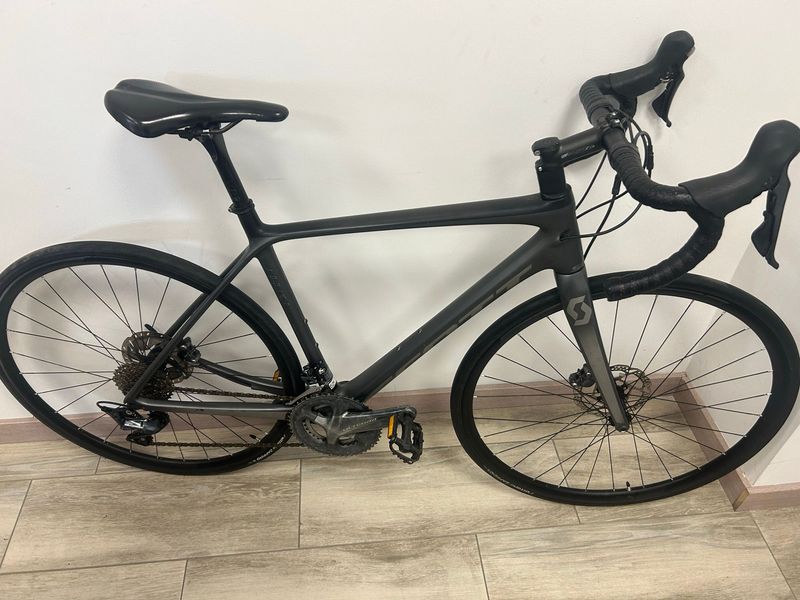Used Scott Addict 10 disc 2021 2021 Road & Gravel, Black — image 2 of 4