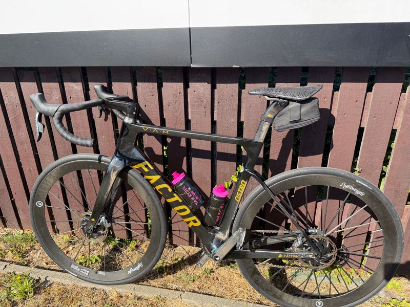 Factor OSTRO VAM SRAM RED ETAP GOLD EDITION + LIGHTWEIGHT 2025 Road & Gravel usato