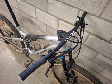 Gebrauchtes Canyon Lux Trail CF 7 2025 2025 Mountainbike, Hellgrau, 29 — Bild 10 von 16
