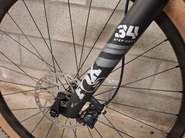 Gebrauchtes Canyon Lux Trail CF 7 2025 2025 Mountainbike, Hellgrau, 29 — Bild 15 von 16