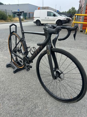 Tweedehands Scott Addict RC 30 2022 2022 Road & Gravel — afbeelding 3 van 3