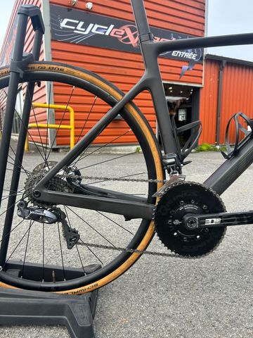 Tweedehands Scott Addict RC 30 2022 2022 Road & Gravel — afbeelding 2 van 3