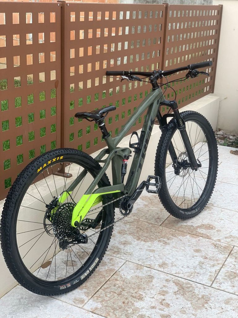 Trek Full Stache 8 2019 2019 Mountainbike usato, Verde — immagine 2 di 7