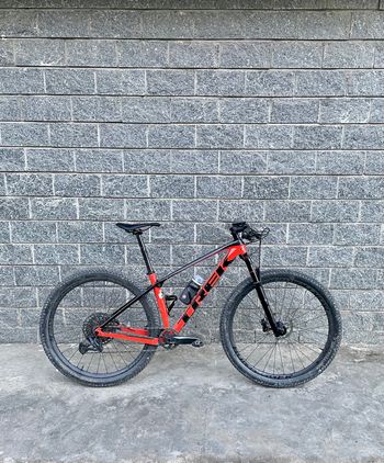 Trek Procaliber 9.7 2023 2023 Mountainbike usato, Arancione — immagine 2 di 6