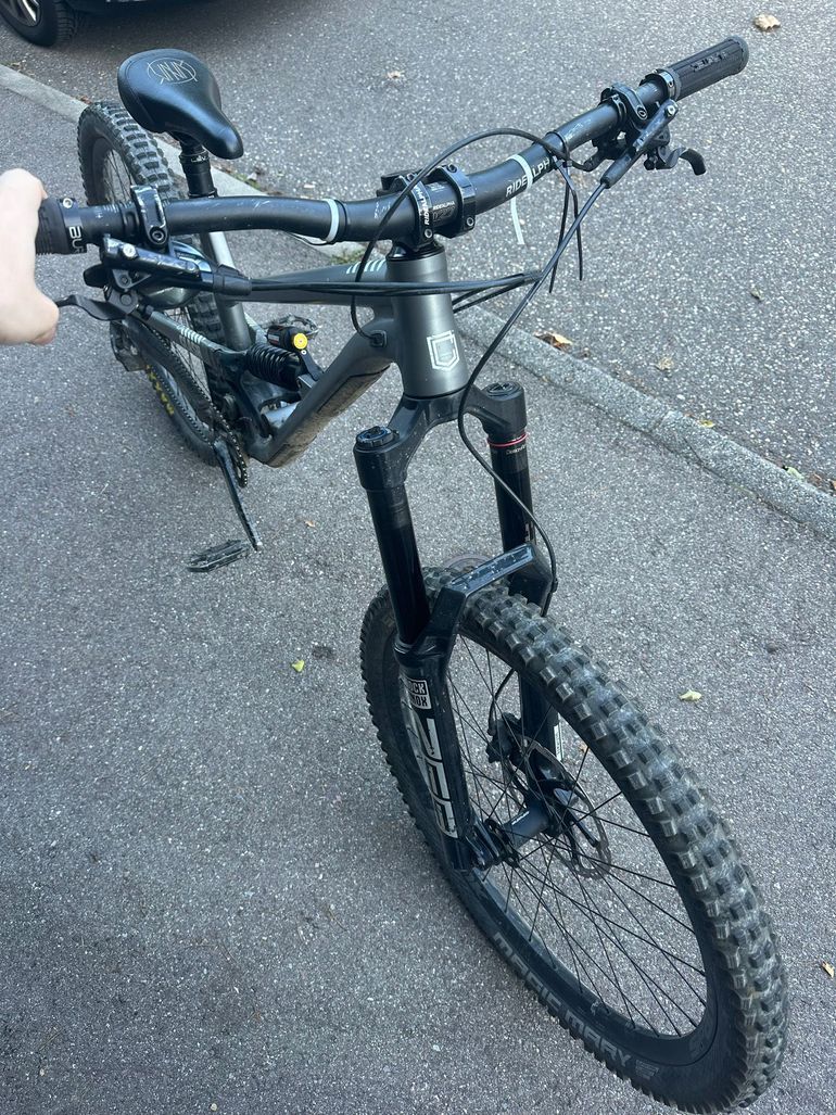Gebrauchtes Commencal CLASH RACE 2021 2021 Mountainbike, Hellgrau, 27.5 — Bild 4 von 8