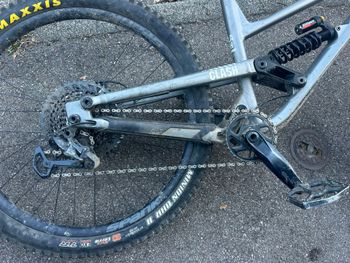 Gebrauchtes Commencal CLASH RACE 2021 2021 Mountainbike, Hellgrau, 27.5 — Bild 3 von 8