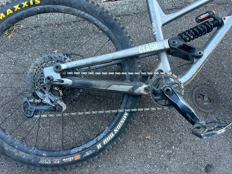 Gebrauchtes Commencal CLASH RACE 2021 2021 Mountainbike, Hellgrau, 27.5 — Bild 3 von 8