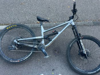 Gebrauchtes Commencal CLASH RACE 2021 2021 Mountainbike, Hellgrau, 27.5 — Bild 1 von 8