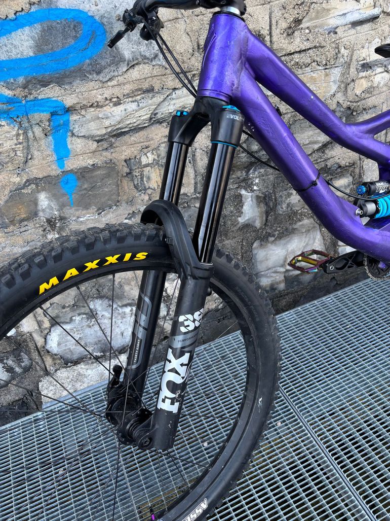 Gebrauchtes Specialized Demo 8 I 2015 2012 Mountainbike, Violett — Bild 9 von 10