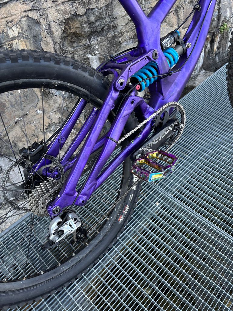 Gebrauchtes Specialized Demo 8 I 2015 2012 Mountainbike, Violett — Bild 3 von 10