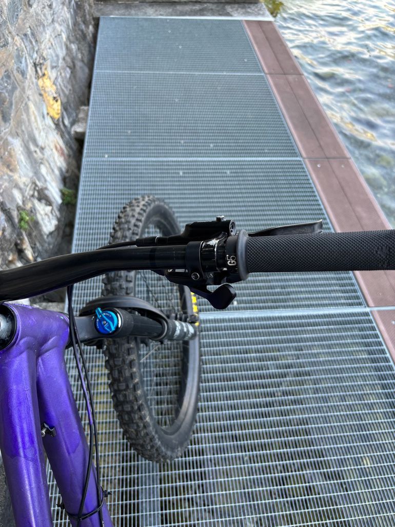 Gebrauchtes Specialized Demo 8 I 2015 2012 Mountainbike, Violett — Bild 5 von 10