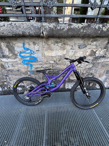 Gebrauchtes Specialized Demo 8 I 2015 2012 Mountainbike, Violett — Bild 2 von 10