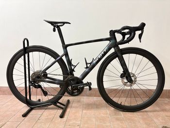 Used Scott Addict 10 2025 2025 Road & Gravel, Black — image 1 of 14