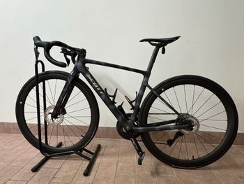 Used Scott Addict 10 2025 2025 Road & Gravel, Black — image 11 of 14