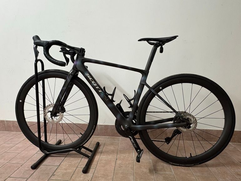 Used Scott Addict 10 2025 2025 Road & Gravel, Black — image 11 of 14