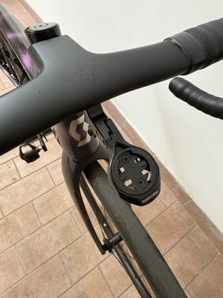 Used Scott Addict 10 2025 2025 Road & Gravel, Black — image 5 of 14