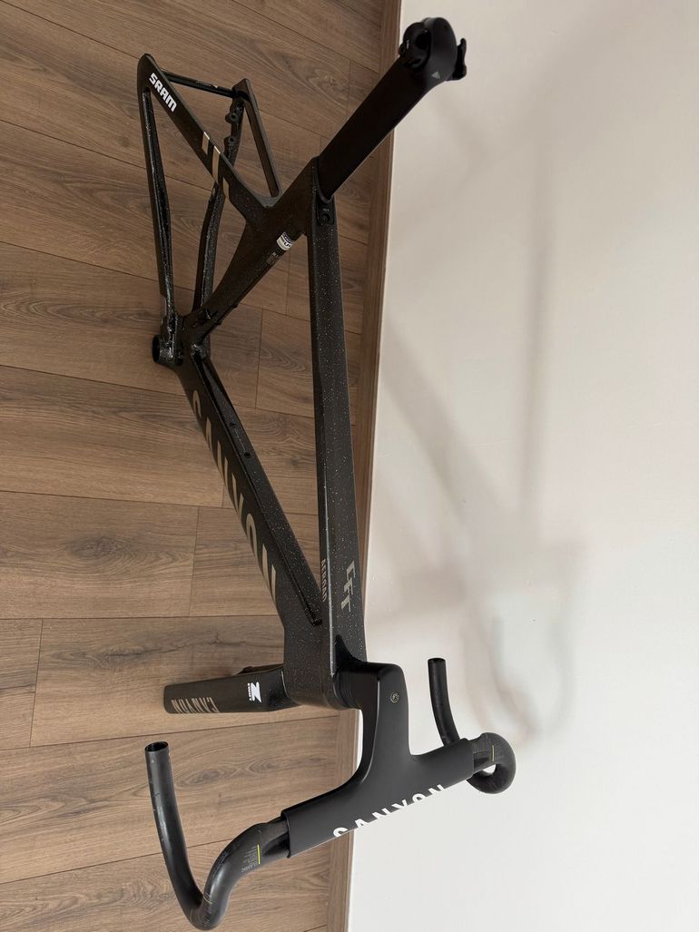 Gebrauchtes Canyon Aeroad CFR AXS 2025 Frameset 2025 Road & Gravel, Schwarz — Bild 9 von 12