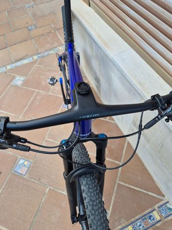 Orbea ALMA M20 2025 2025 Mountainbike usato, Blu — immagine 5 di 6