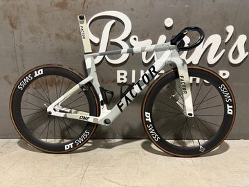 Käytetty Factor ONE - Frameset Premium 2026 Frameset 2026 Road & Gravel