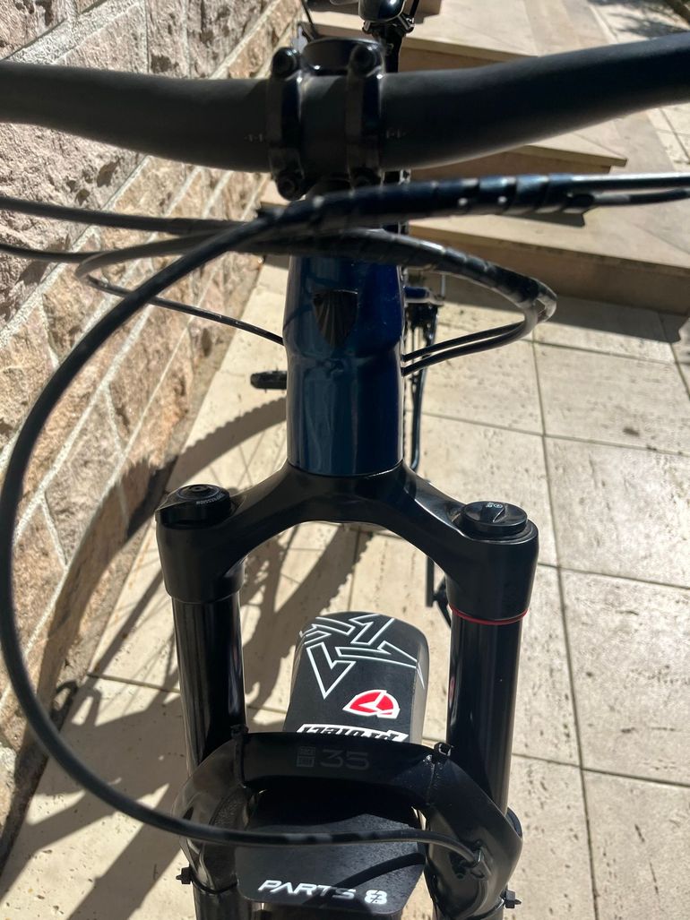 Used Trek Roscoe 8 2023 2023 Mountainbike, Blue, 27.5, 29 — image 19 of 22