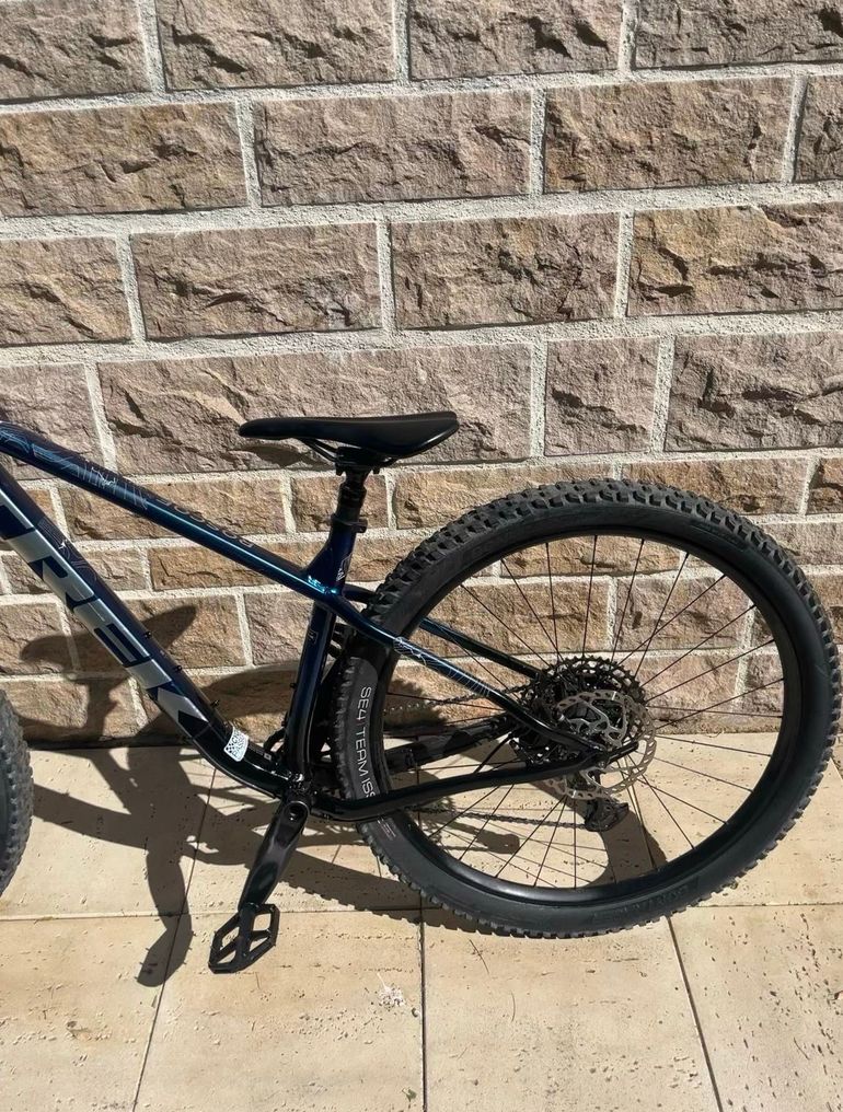Used Trek Roscoe 8 2023 2023 Mountainbike, Blue, 27.5, 29 — image 22 of 22