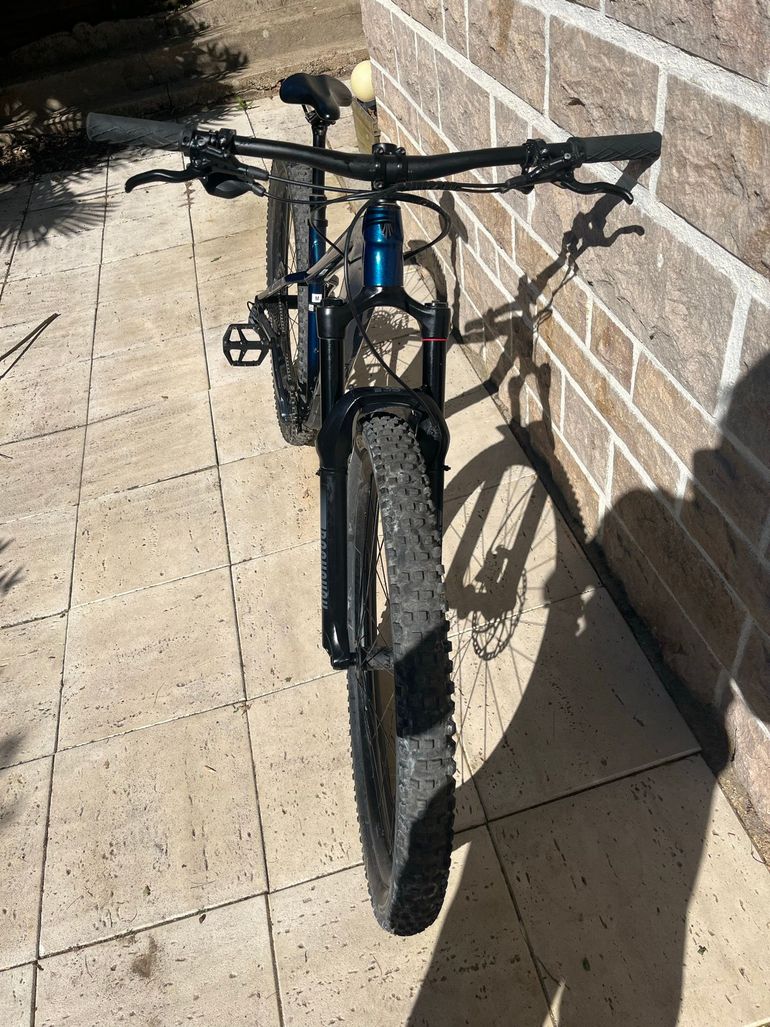 Used Trek Roscoe 8 2023 2023 Mountainbike, Blue, 27.5, 29 — image 3 of 22