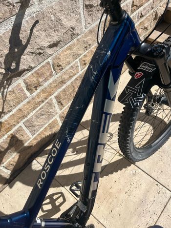 Used Trek Roscoe 8 2023 2023 Mountainbike, Blue, 27.5, 29 — image 4 of 22