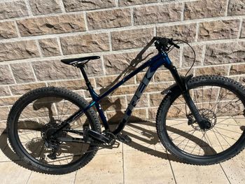 Used Trek Roscoe 8 2023 2023 Mountainbike, Blue, 27.5, 29 — image 1 of 22