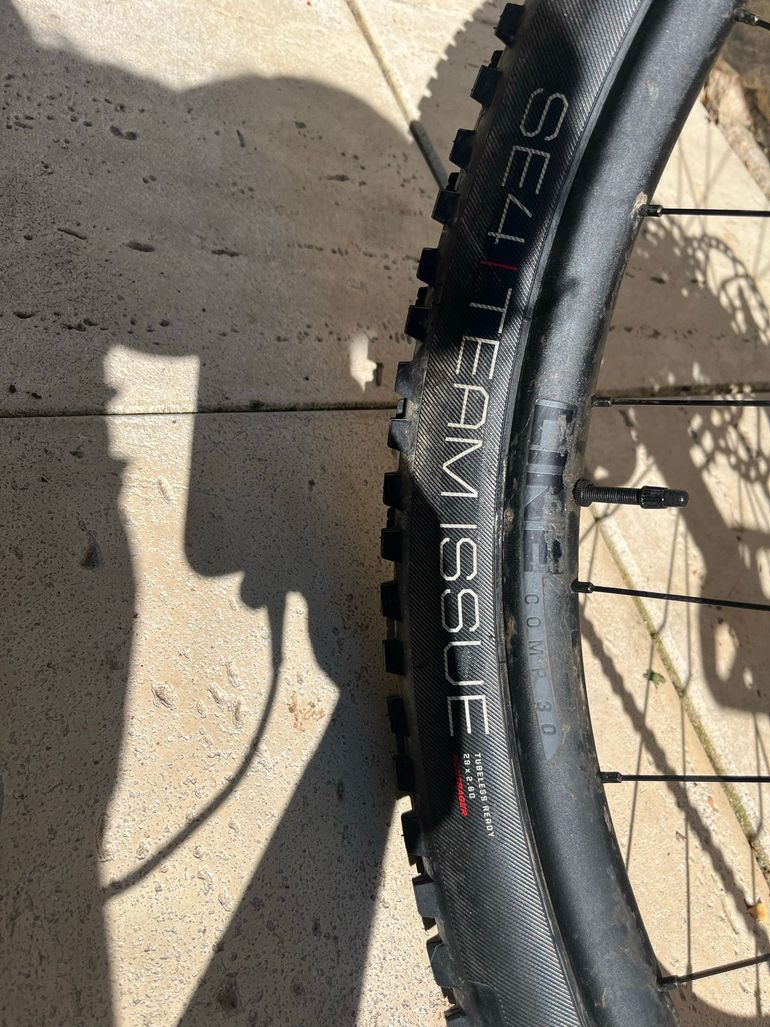 Used Trek Roscoe 8 2023 2023 Mountainbike, Blue, 27.5, 29 — image 6 of 22