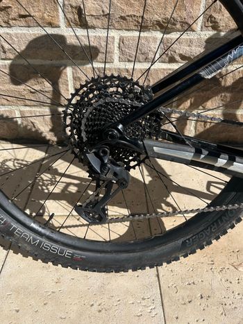 Used Trek Roscoe 8 2023 2023 Mountainbike, Blue, 27.5, 29 — image 7 of 22
