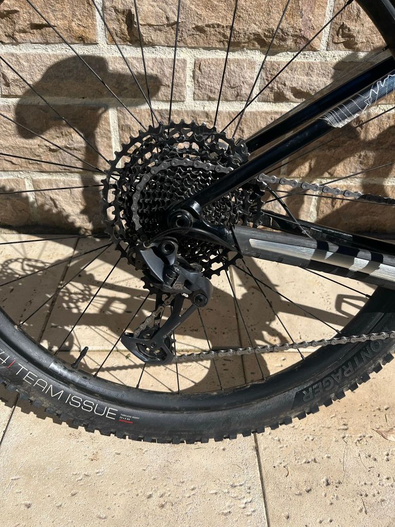 Used Trek Roscoe 8 2023 2023 Mountainbike, Blue, 27.5, 29 — image 7 of 22