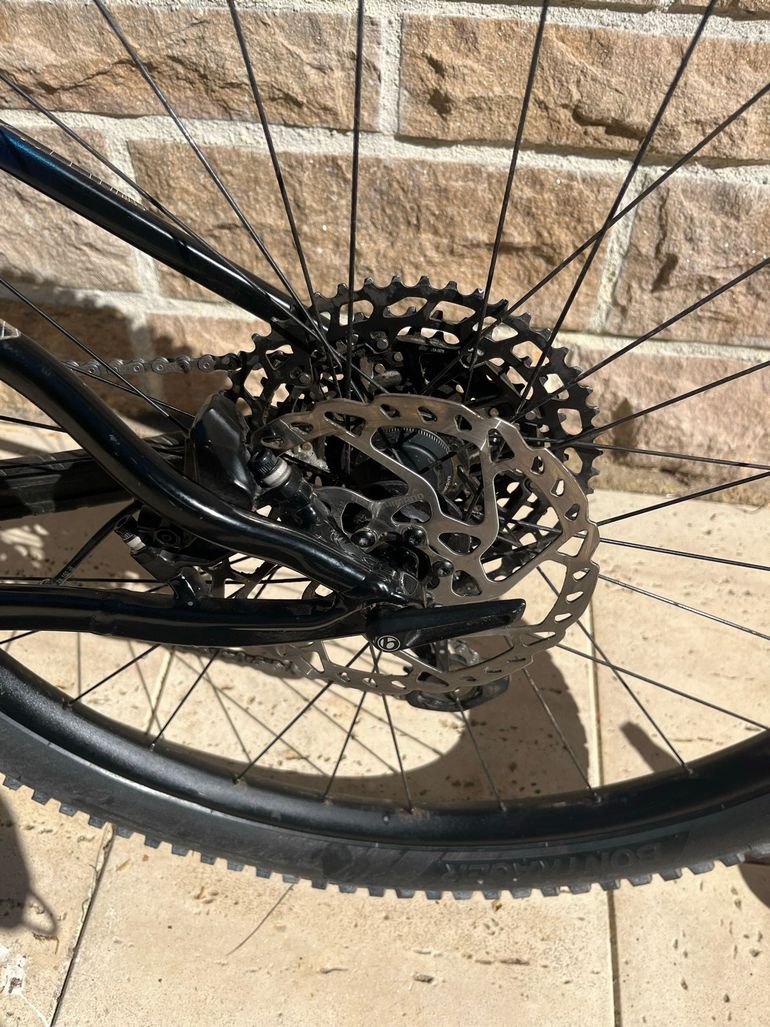 Used Trek Roscoe 8 2023 2023 Mountainbike, Blue, 27.5, 29 — image 5 of 22