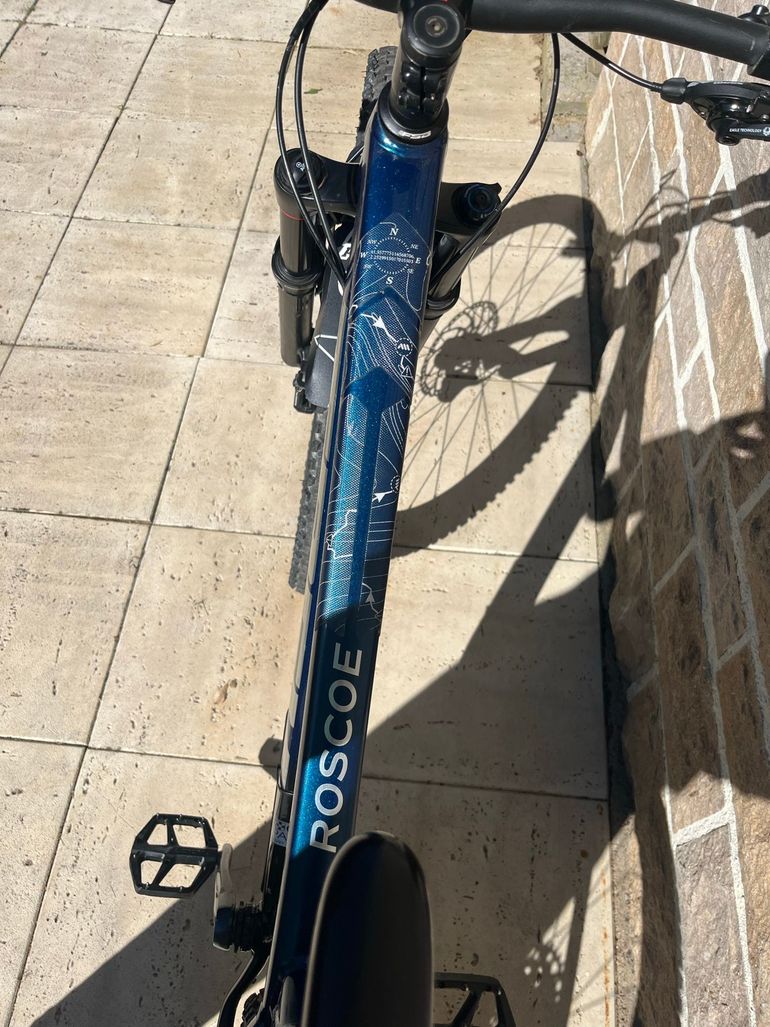 Used Trek Roscoe 8 2023 2023 Mountainbike, Blue, 27.5, 29 — image 18 of 22