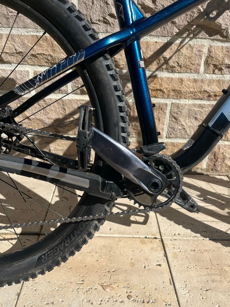 Used Trek Roscoe 8 2023 2023 Mountainbike, Blue, 27.5, 29 — image 9 of 22