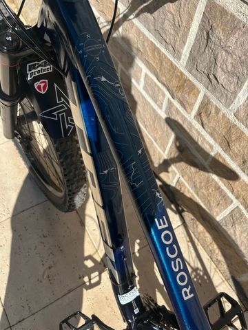 Used Trek Roscoe 8 2023 2023 Mountainbike, Blue, 29 — image 12 of 22