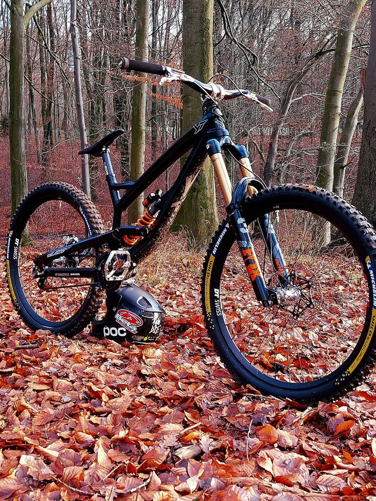 YT Industries Tues Other 2017 Mountainbike usato, Nero — immagine 4 di 8
