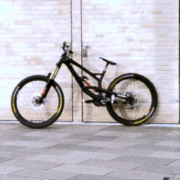 YT Industries Tues Other 2017 Mountainbike usato, Nero — immagine 1 di 8
