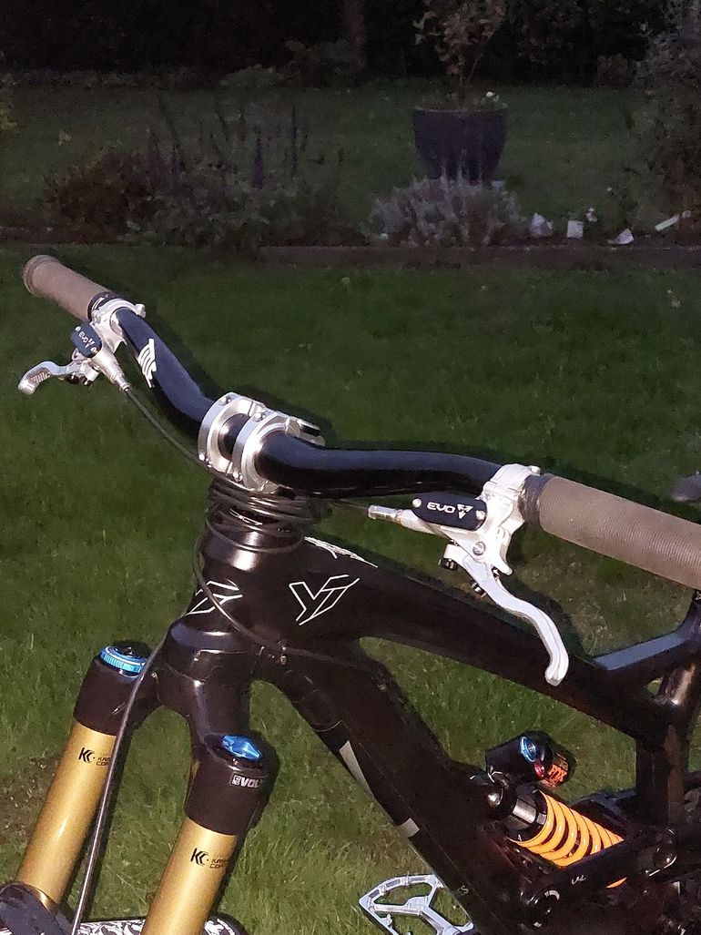 YT Industries Tues Other 2017 Mountainbike usato, Nero — immagine 5 di 8