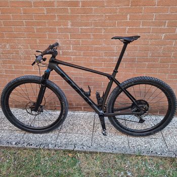 Trek Procaliber 9.8 2023 2023 Mountainbike de segunda mano, Negro — imagen 1 de 12
