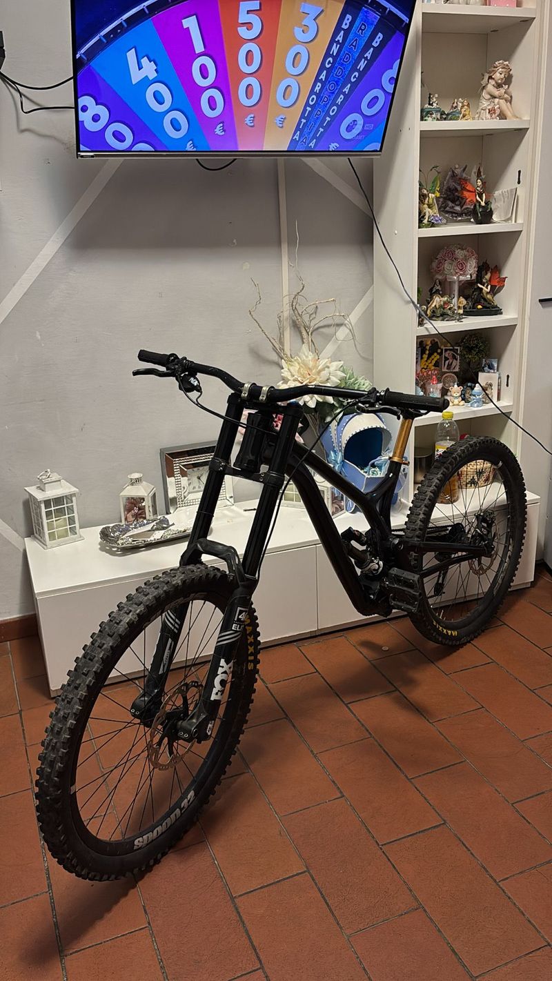 Used Commencal SUPREME DH 29 RACE 2020 2020 MTB