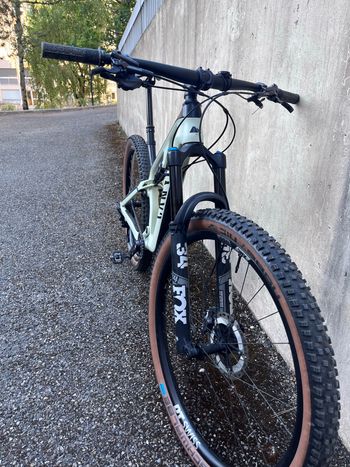 Used Canyon Neuron CF 9 2022 2022 Mountainbike, Green, 27.5, 29 — image 9 of 12