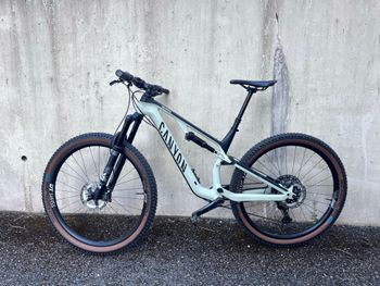Used Canyon Neuron CF 9 2022 2022 Mountainbike, Green, 27.5, 29 — image 1 of 12