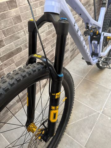 Używany Commencal T.E.M.P.O Shimano Deore XT 2024 Mountainbike — zdjęcie 3 z 6