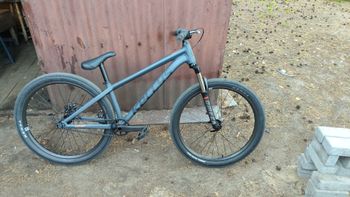 Kellys WHIP 30, DJ GRAPHITE 2026 2026 Mountainbike usato, Grigio chiaro — immagine 1 di 6