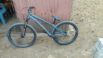 Kellys WHIP 30, DJ GRAPHITE 2026 2026 Mountainbike usato, Grigio chiaro — immagine 2 di 6