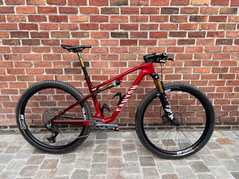 Canyon Lux World Cup CF 8 2024 2024 MTB usato