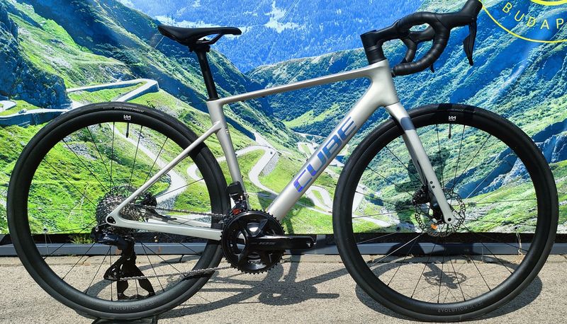 Tweedehands CUBE ATTAIN C:62, SLX 2026 2026 Road & Gravel