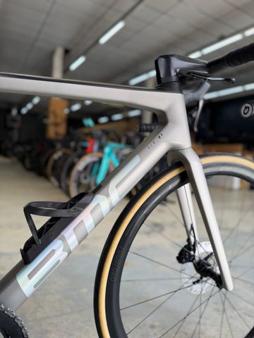 BMC Teammachine SLR 01 FIVE 2022 2022 Road & Gravel usato, Grigio chiaro — immagine 7 di 22