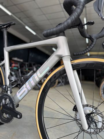 BMC Teammachine SLR 01 FIVE 2022 2022 Road & Gravel usato, Grigio chiaro — immagine 4 di 22